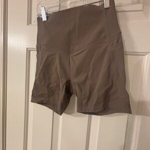 HALARA High-Waist Bike Shorts in Taupe
